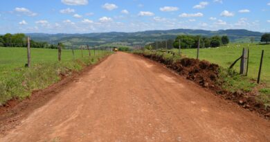 Estrada de Vila Alegre recebe melhorias